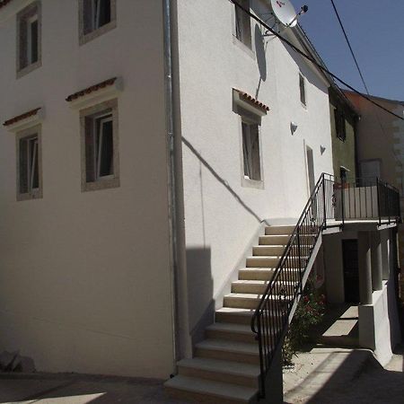 Apartments Dobrinj Екстер'єр фото
