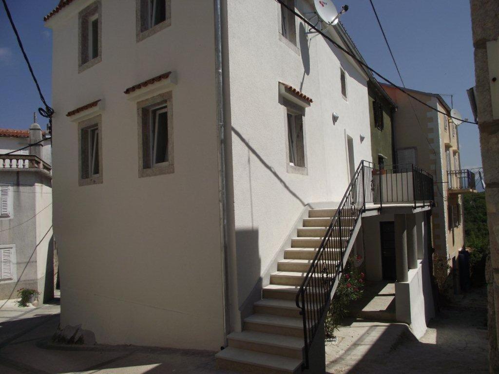Apartments Dobrinj Екстер'єр фото