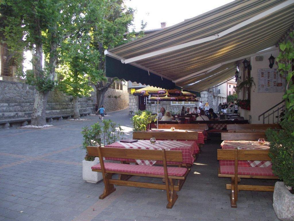Apartments Dobrinj Екстер'єр фото