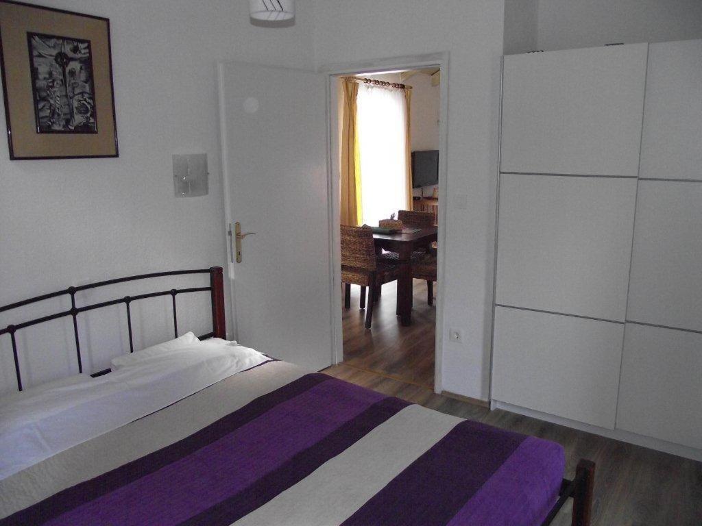 Apartments Dobrinj Екстер'єр фото